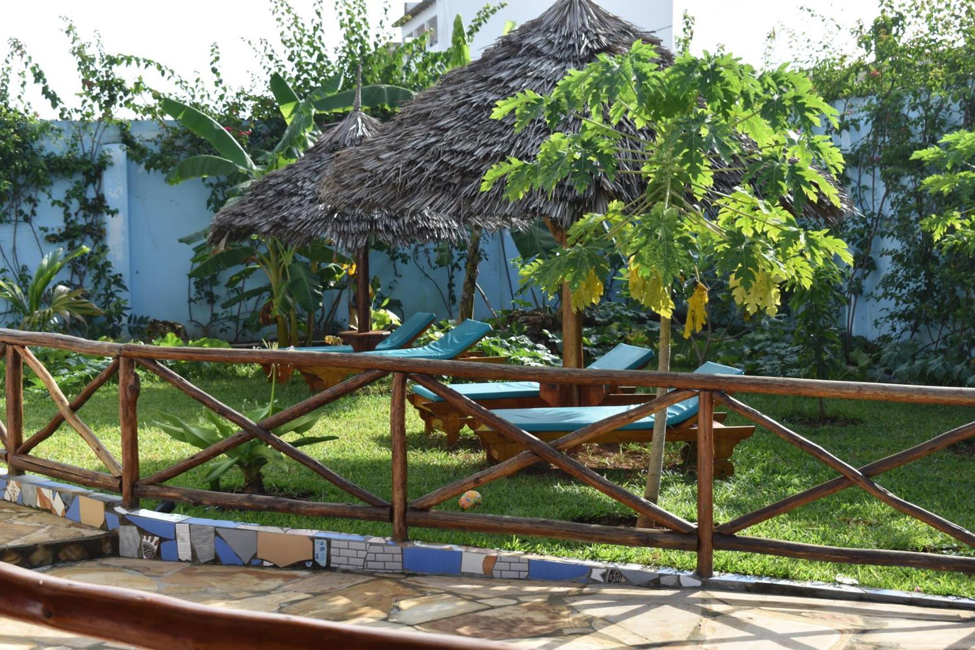 Pineapple House Bed & Breakfast Nungwi Exterior photo