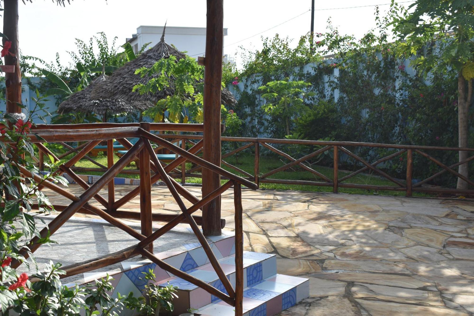 Pineapple House Bed & Breakfast Nungwi Exterior photo